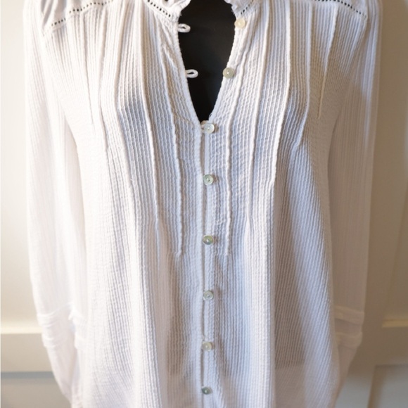 White Pleated Buttoned Blouse with Mandarin Collar - Picture 4 of 10